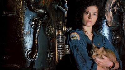 sigourney weaver holding jonesy